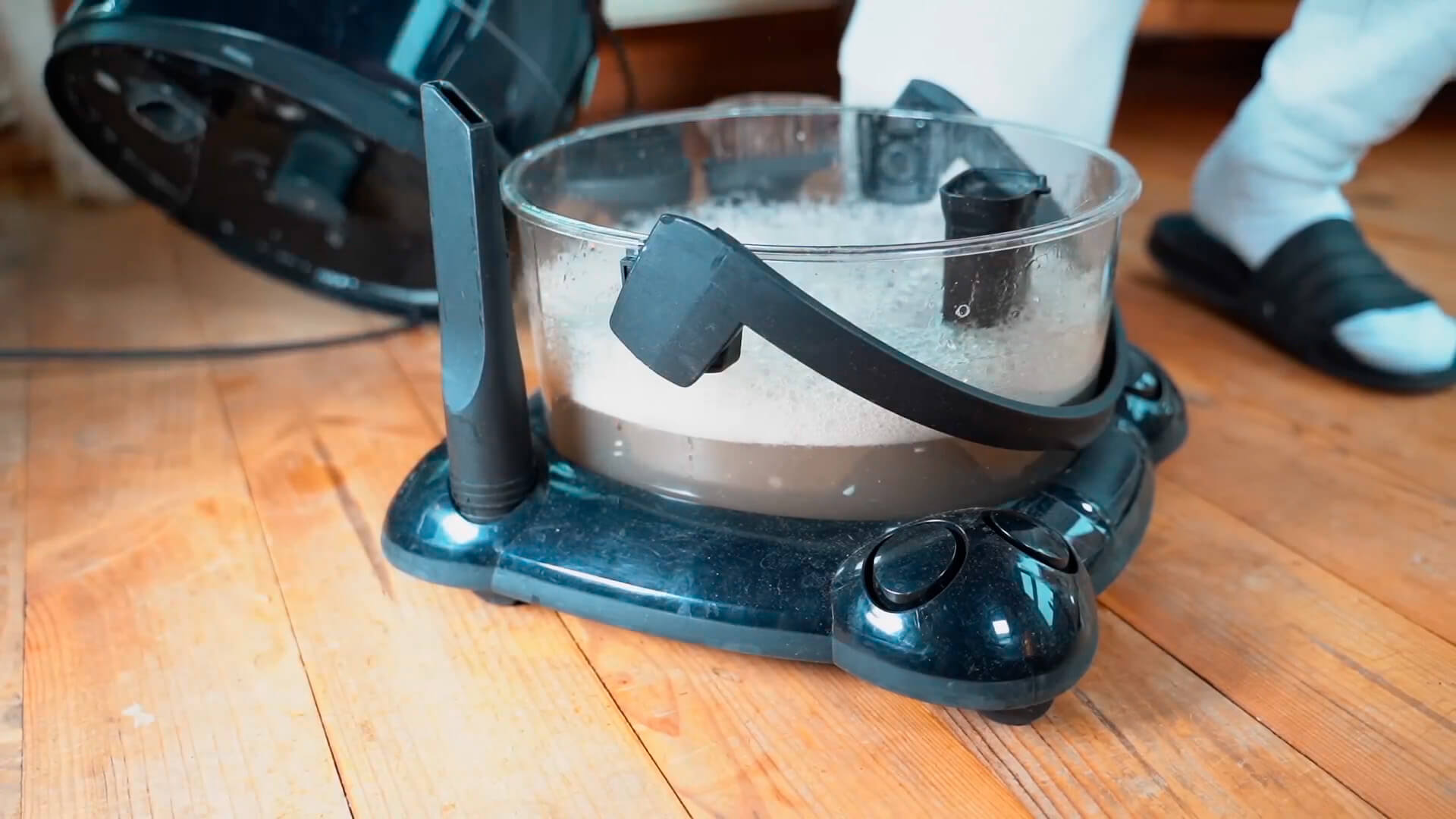 Aspirador que purifica o ar e elimina ácaros e poeira fina Aspirador que purifica o ar e elimina ácaros e poeira fina