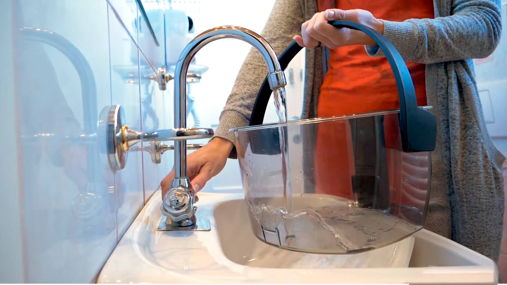 Aspirador sem saco com separador de água Hyla Aspirador sem saco com separador de água Hyla